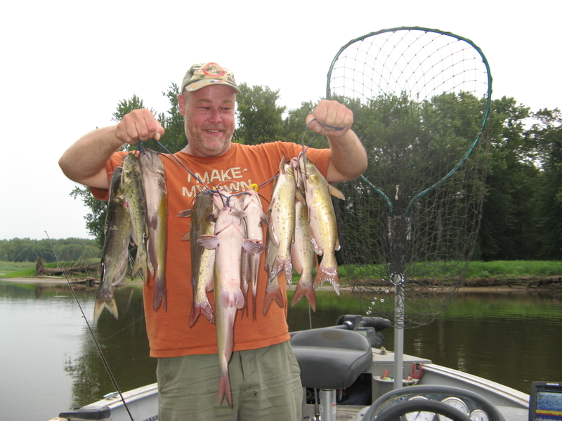 fishing-mississippi-large-catch-catfish